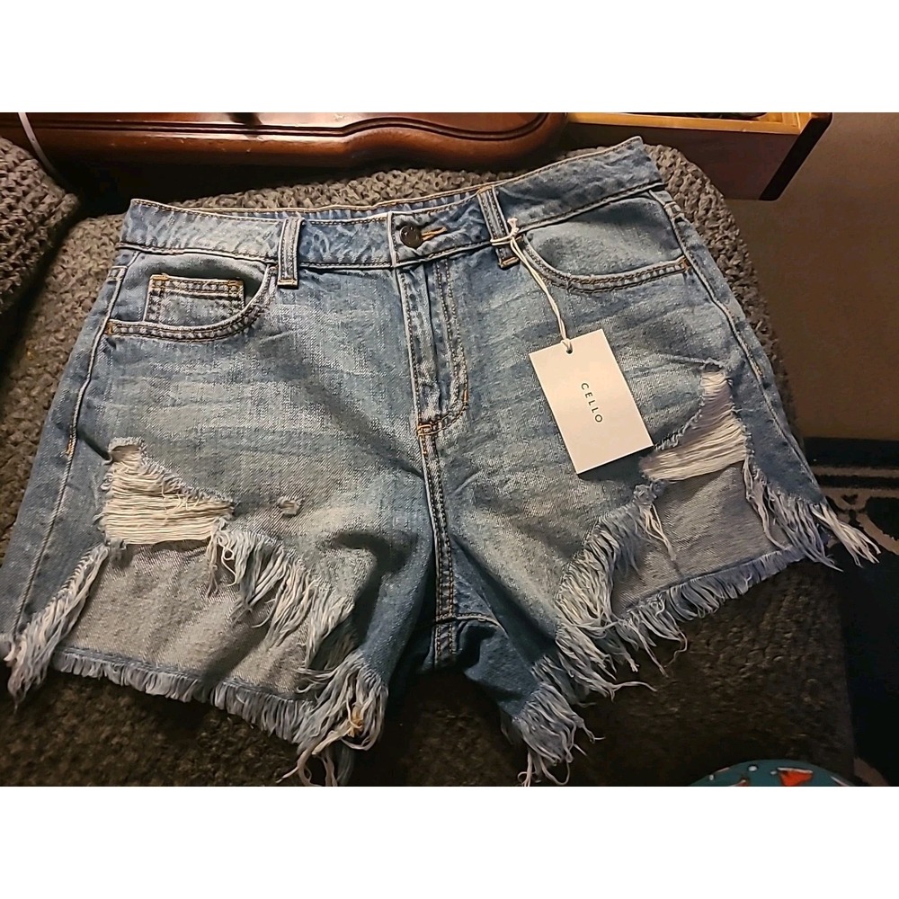 New with tags cello size Medium denim distressed short Waist 28 Inseam 3 Inches